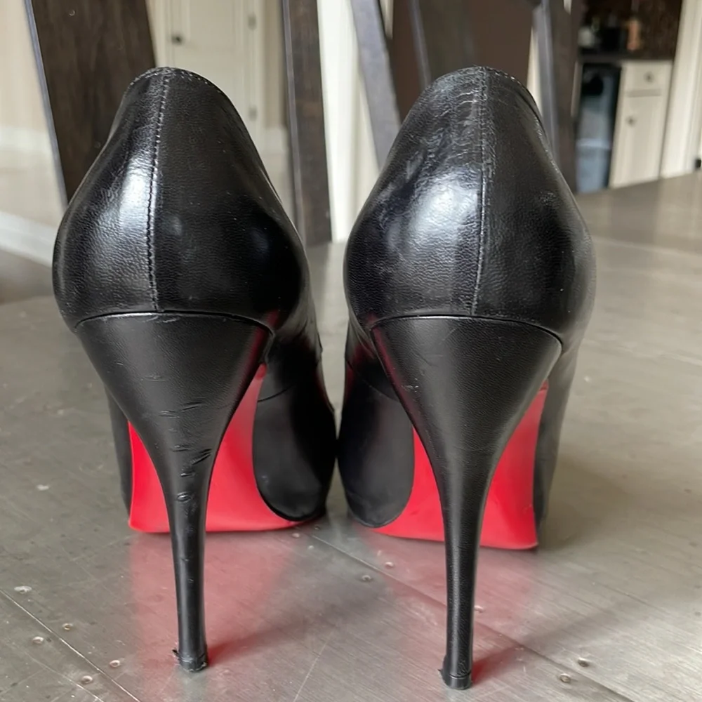 Christian louboutin Preowned black leather peep toe classic pump sz 38.5 120mm